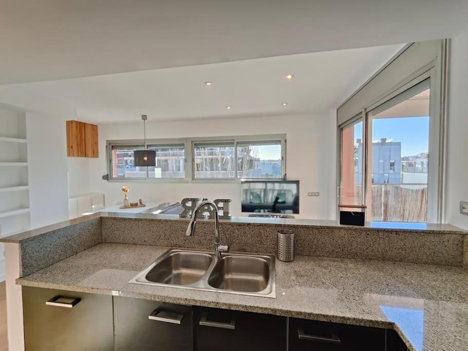 Large Terrace Luxury Apartment Sant Adria de Besos Eksteriør bilde